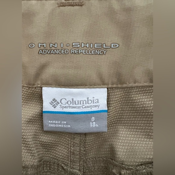Columbia Pants Womens 8 Khaki Capri Omni Shield Advanced Repellency Outdoor - Picture 3 of 4